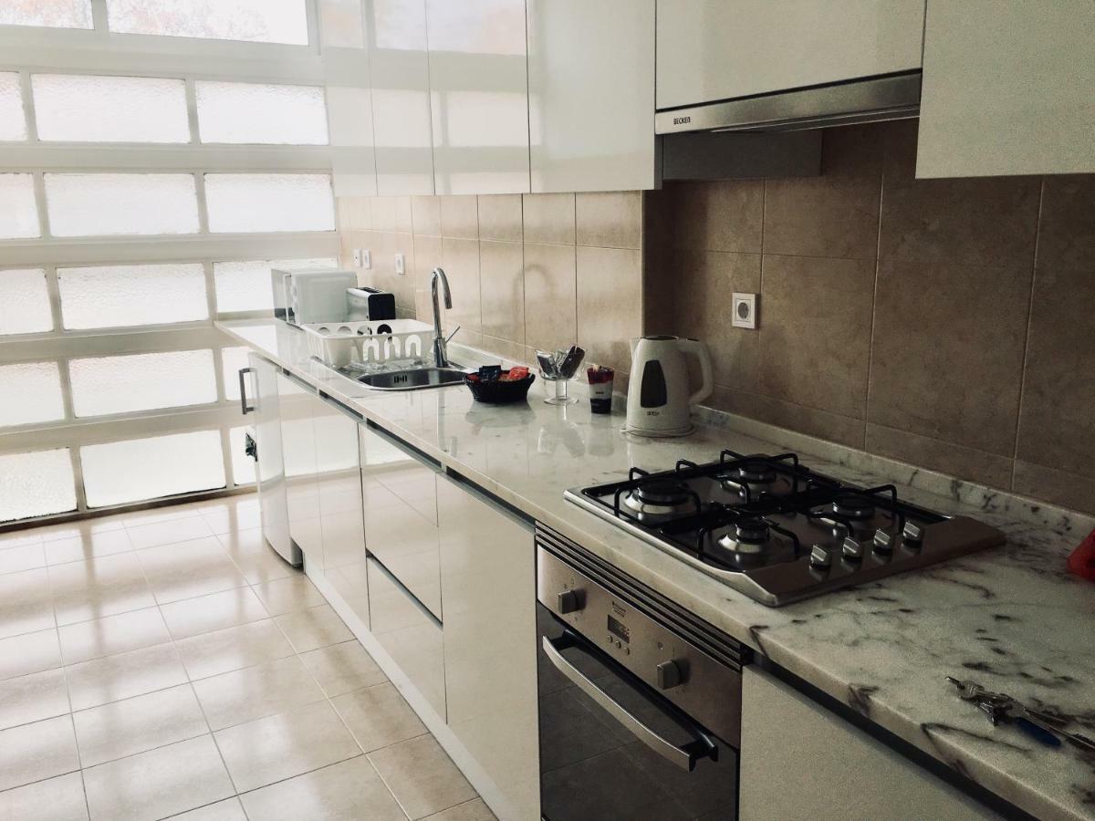 Apartment Near The Airport Lissabon Exterior foto